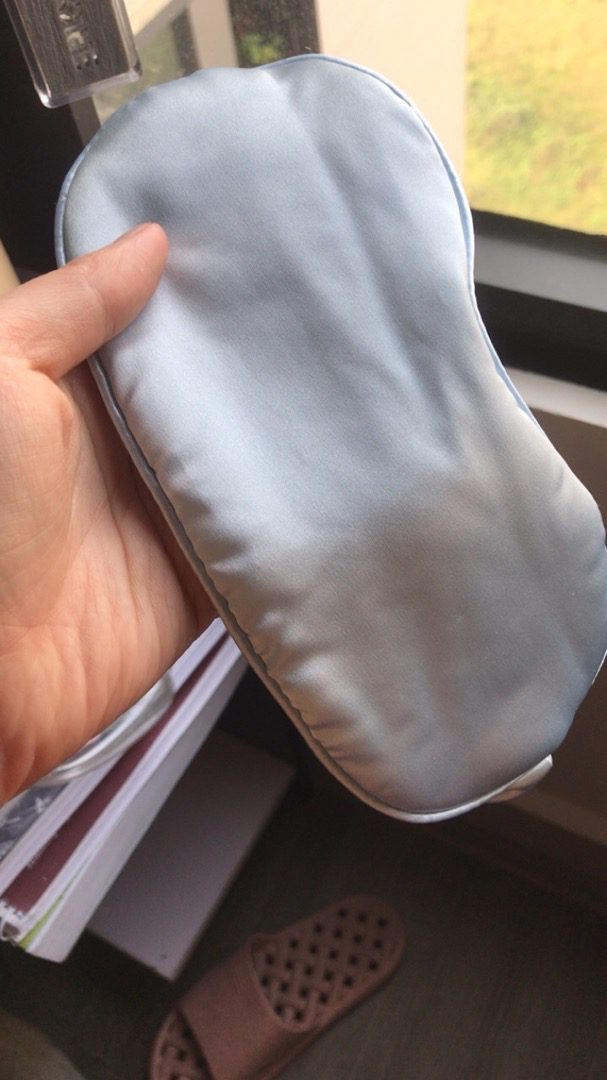 Bịt Mắt Ngủ Lụa Có Dây Điều Chỉnh Không Đau Tai GD999BD photo review